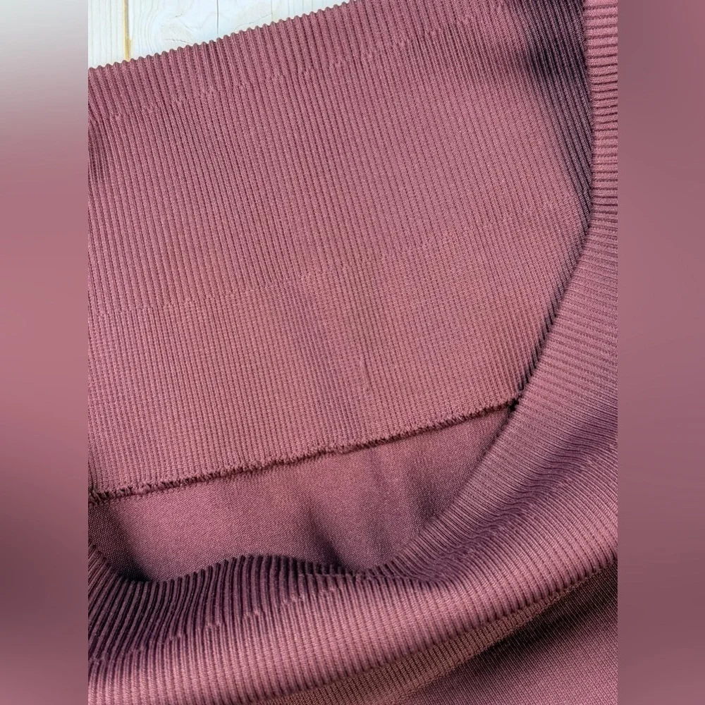 Lululemon Zone In Crop in Bordeaux Drama Size 4